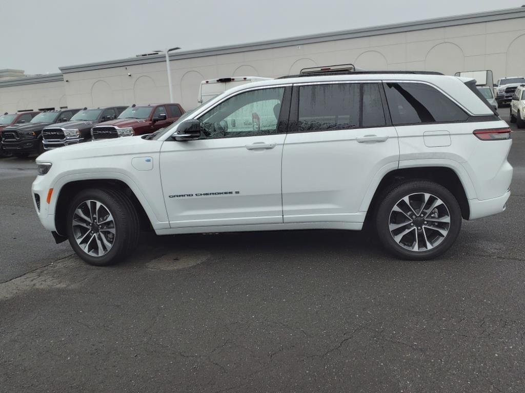 New 2024 Bright White Clear-Coat Exterior Paint Jeep Overland image 20