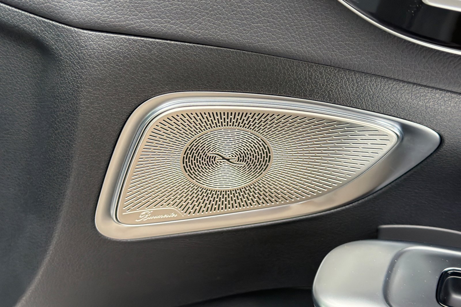 New 2026 MANUFAKTUR Alpine Grey Mercedes-Benz C 300 image 6