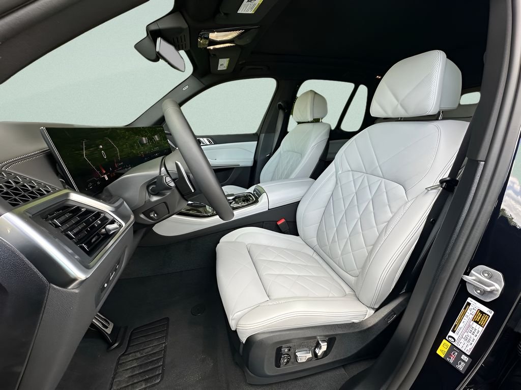 New 2026 Carbon Black Metallic BMW xDrive50e image 10