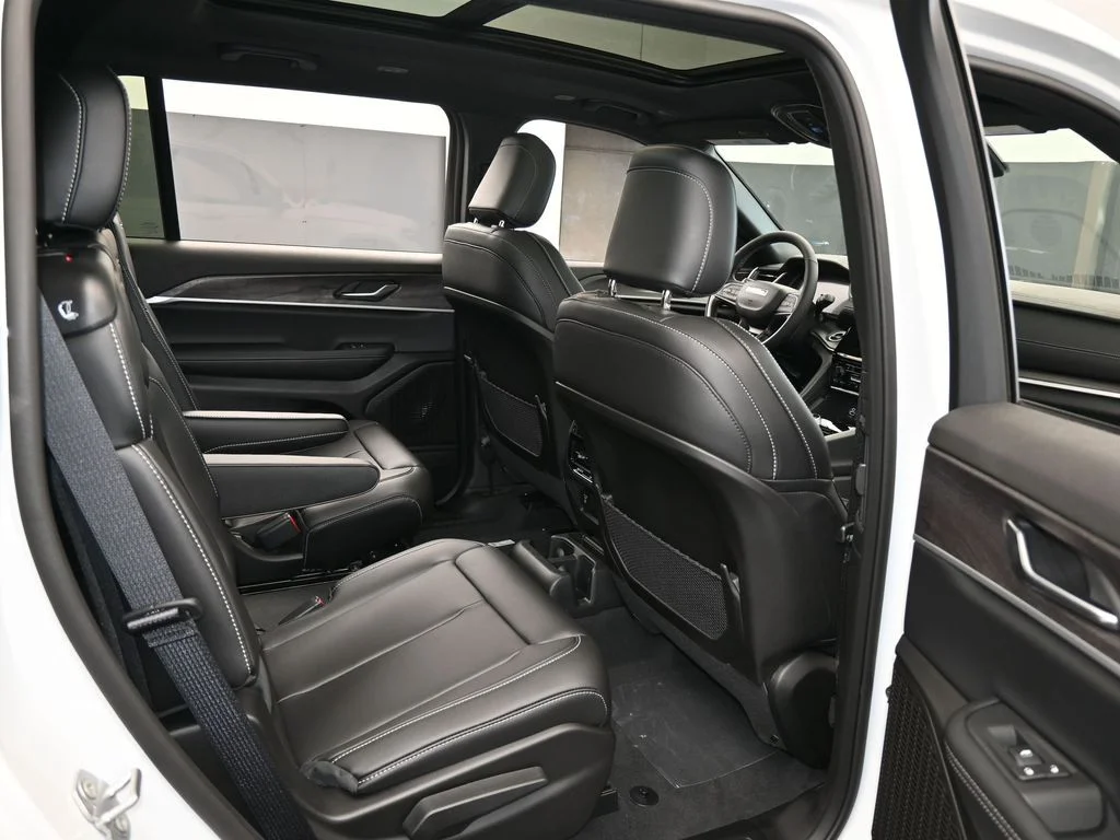 Used 2025 Bright White Clearcoat Jeep Limited image 37