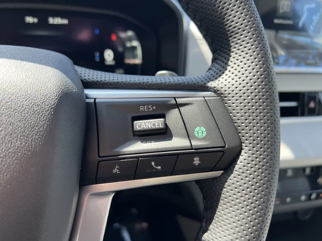 Used 2025 Black Mitsubishi SEL Platinum Edition image 15