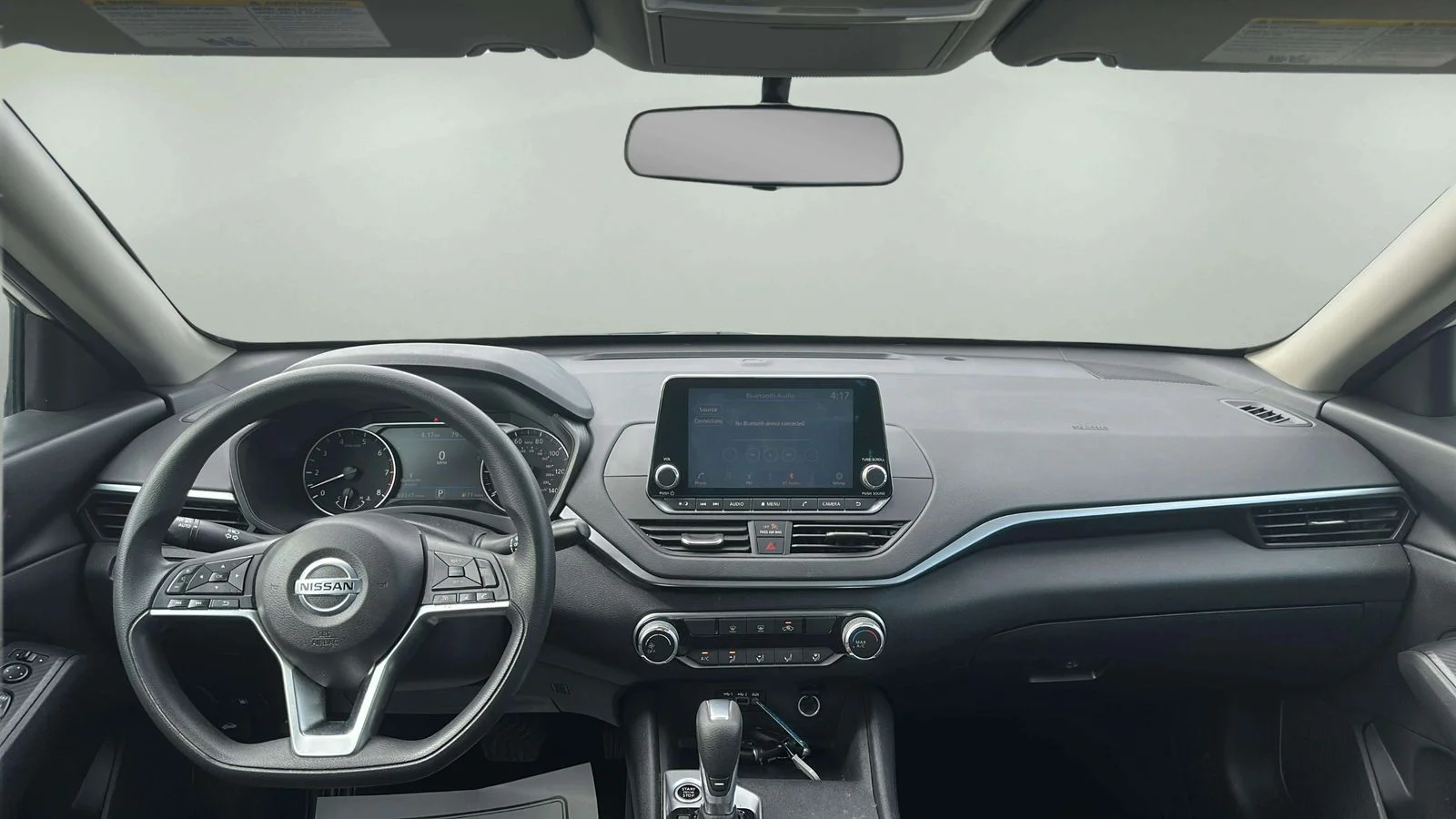 Used 2020 White Nissan 2.5 S image 22