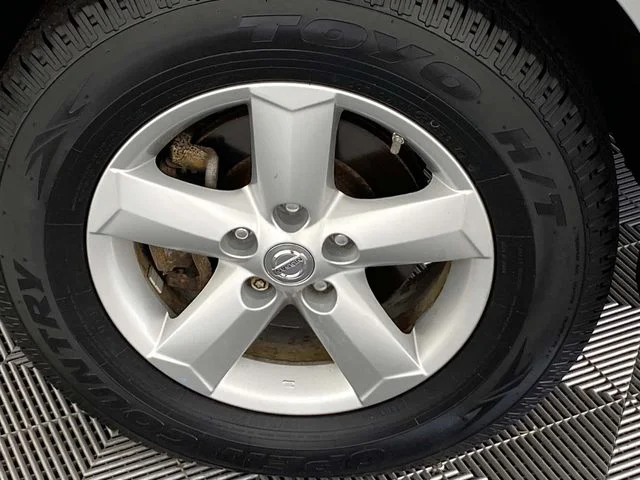 Used 2010 Silver Nissan S image 23