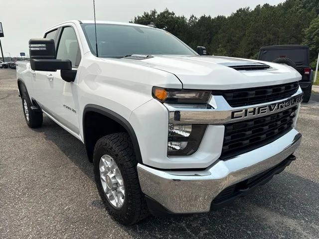 Used 2022 White Chevrolet LT image 3
