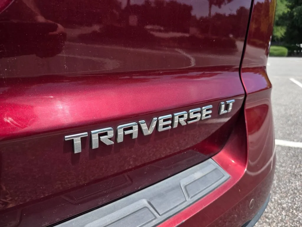 Used 2015 SIREN RED TINTCOAT Chevrolet LT image 33