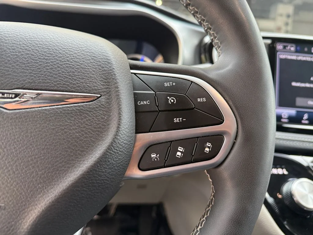 Used 2023 White Chrysler Touring L image 25