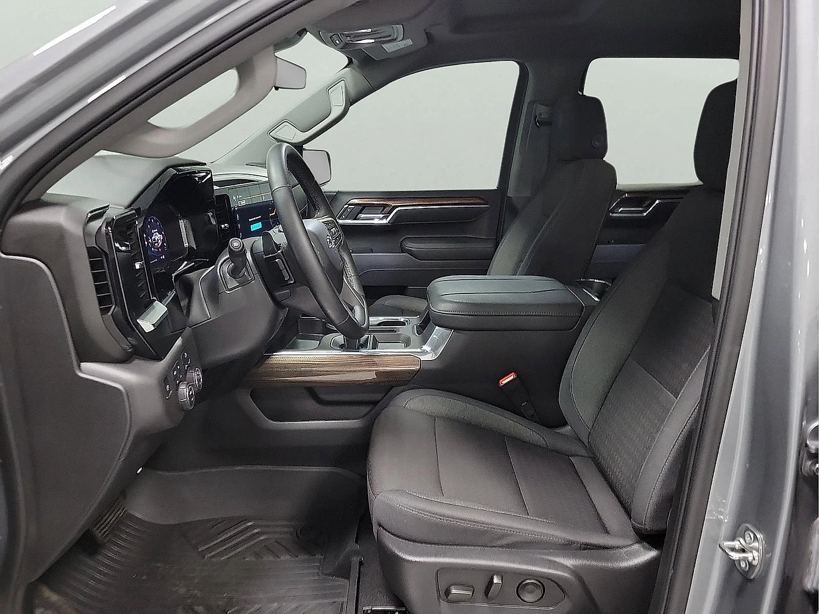 Used 2025 Sterling Gray Metallic Chevrolet LT Trail Boss image 11
