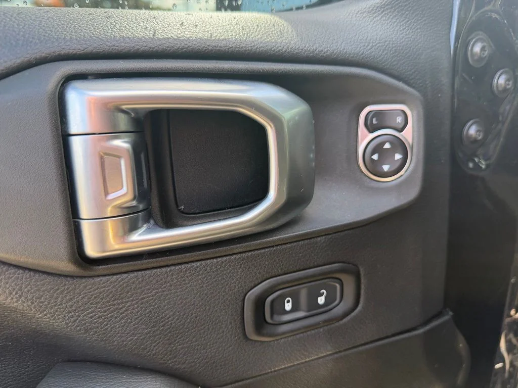 Used 2023 Black Clearcoat Jeep Overland image 10