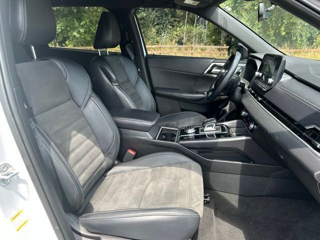 Used 2024 White Diamond Mitsubishi SE Black Edition image 28