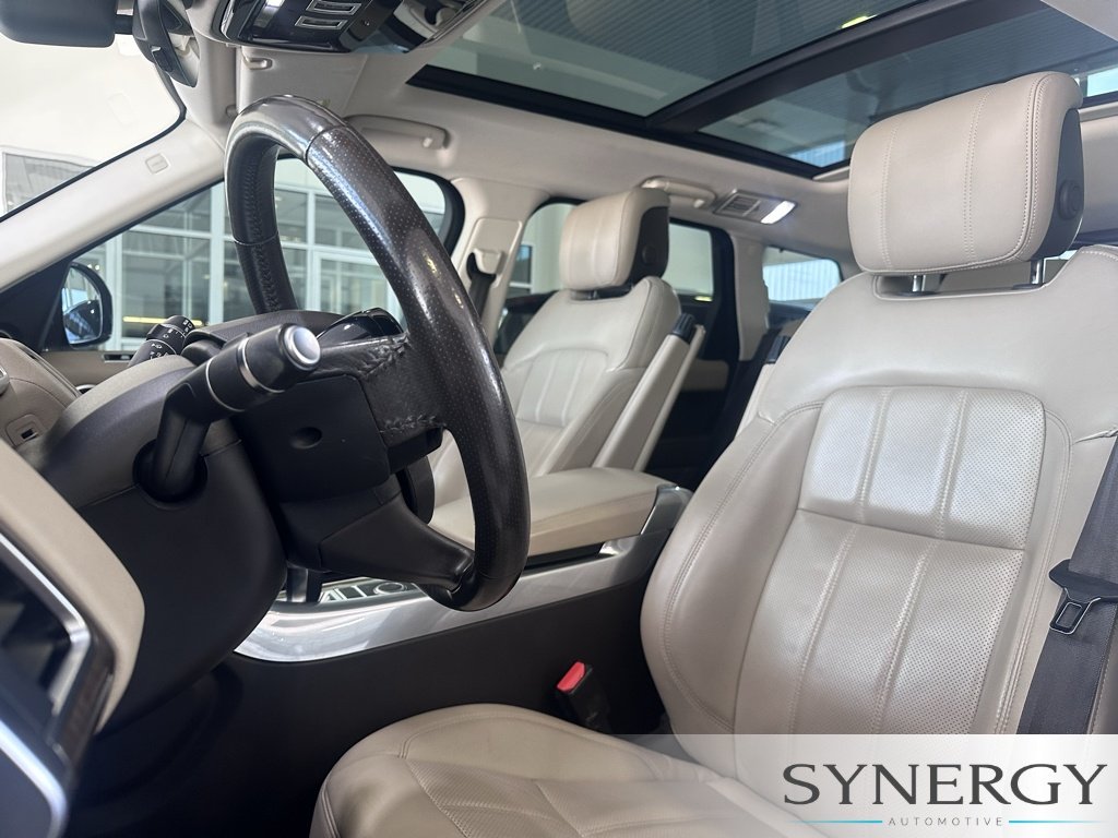 Used 2018 Byron Blue Metallic Land Rover HSE image 27