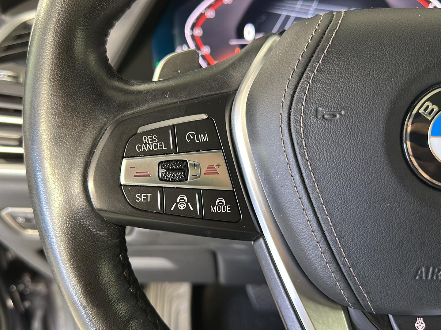 Used 2020 Arctic Gray Metallic BMW xDrive40i image 16