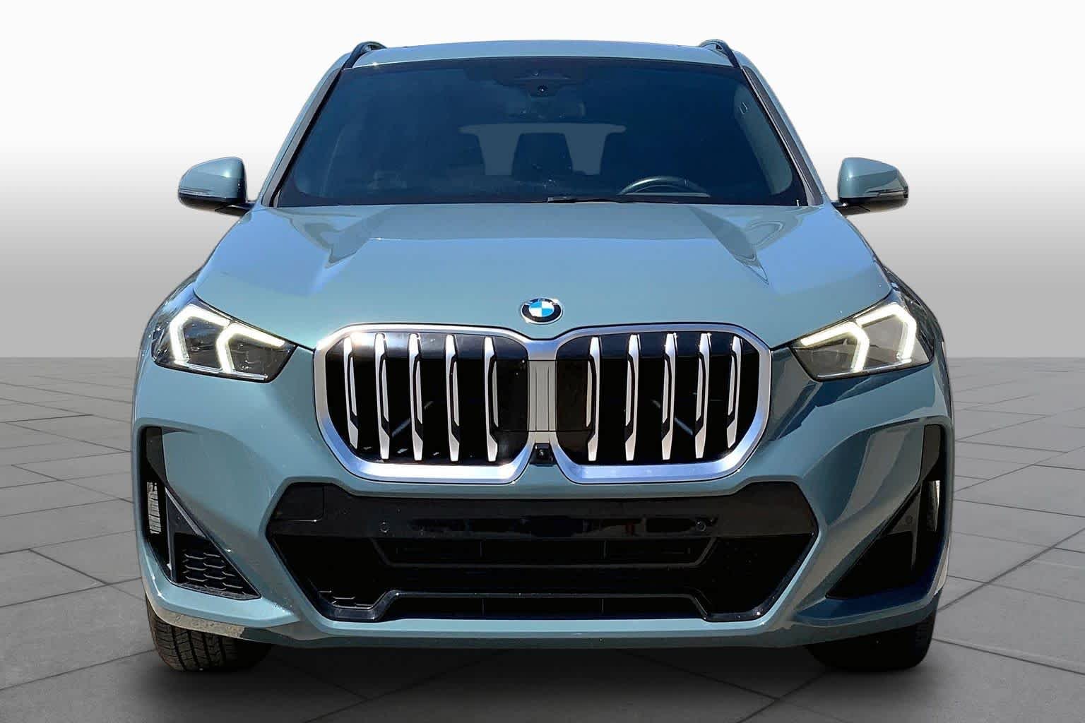 Used 2023 Cape York Green Metallic BMW xDrive28i image 3