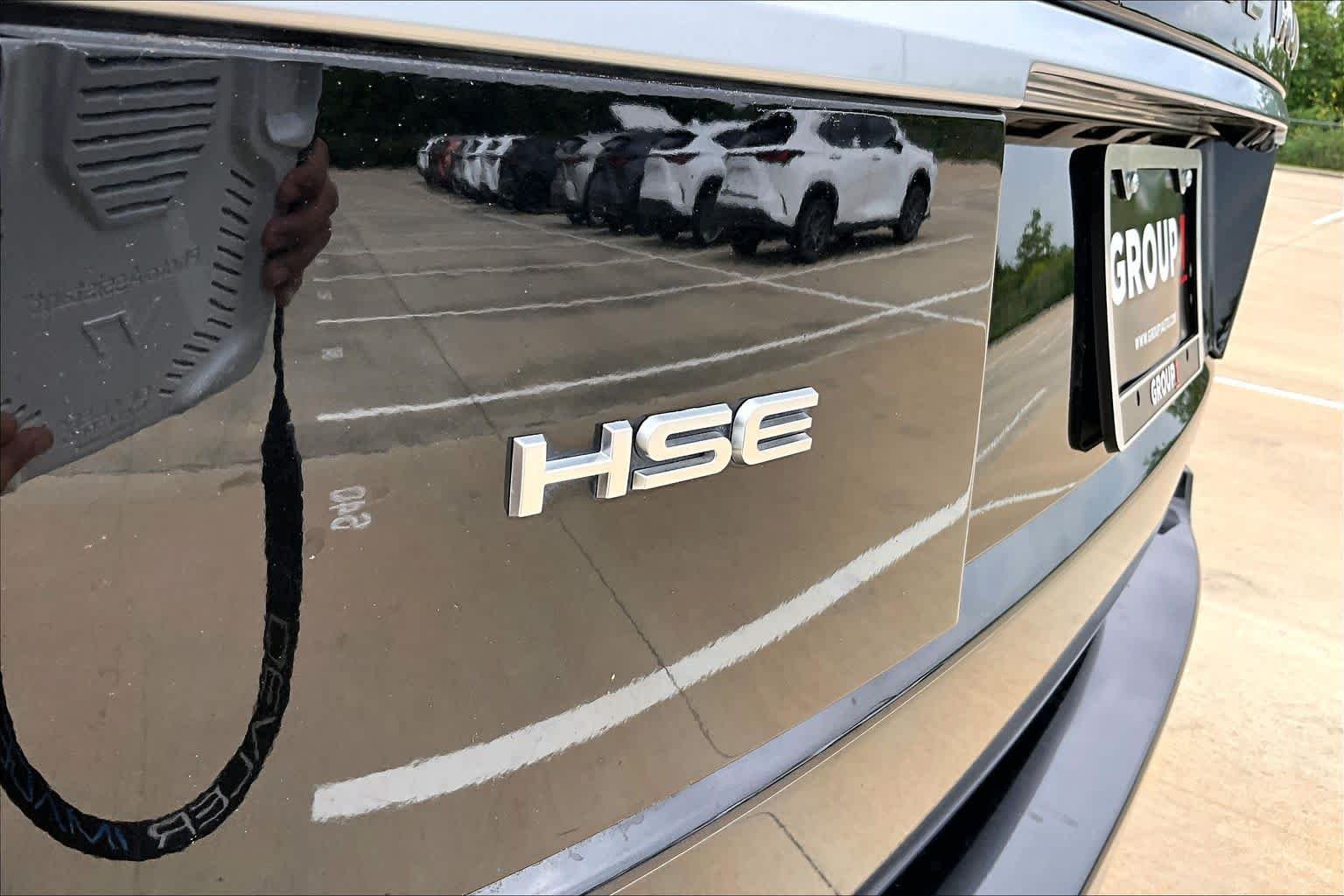 Used 2017 Santorini Black Land Rover HSE image 31