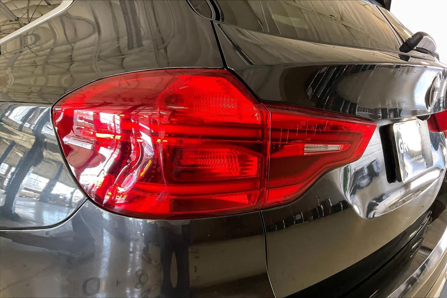 Used 2018 Dark Graphite Metallic BMW xDrive30i image 26