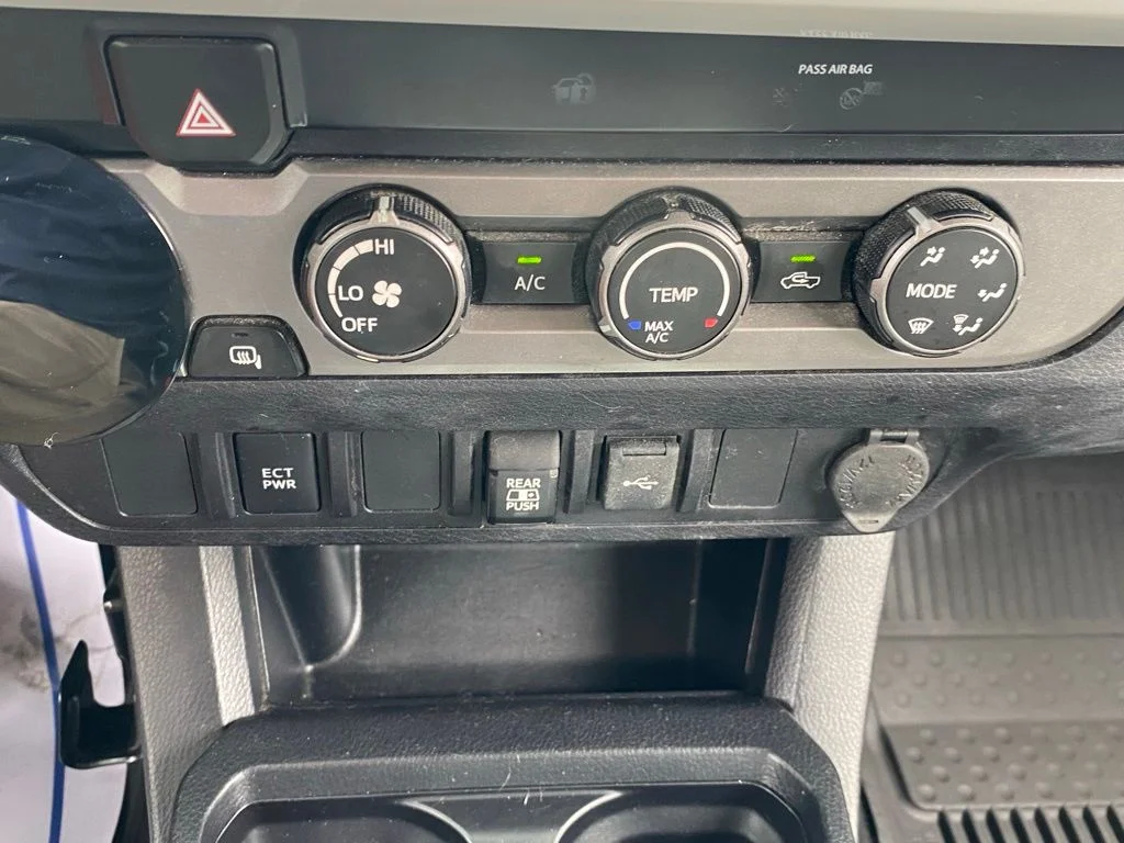 Used 2020 White Toyota SR5 image 24
