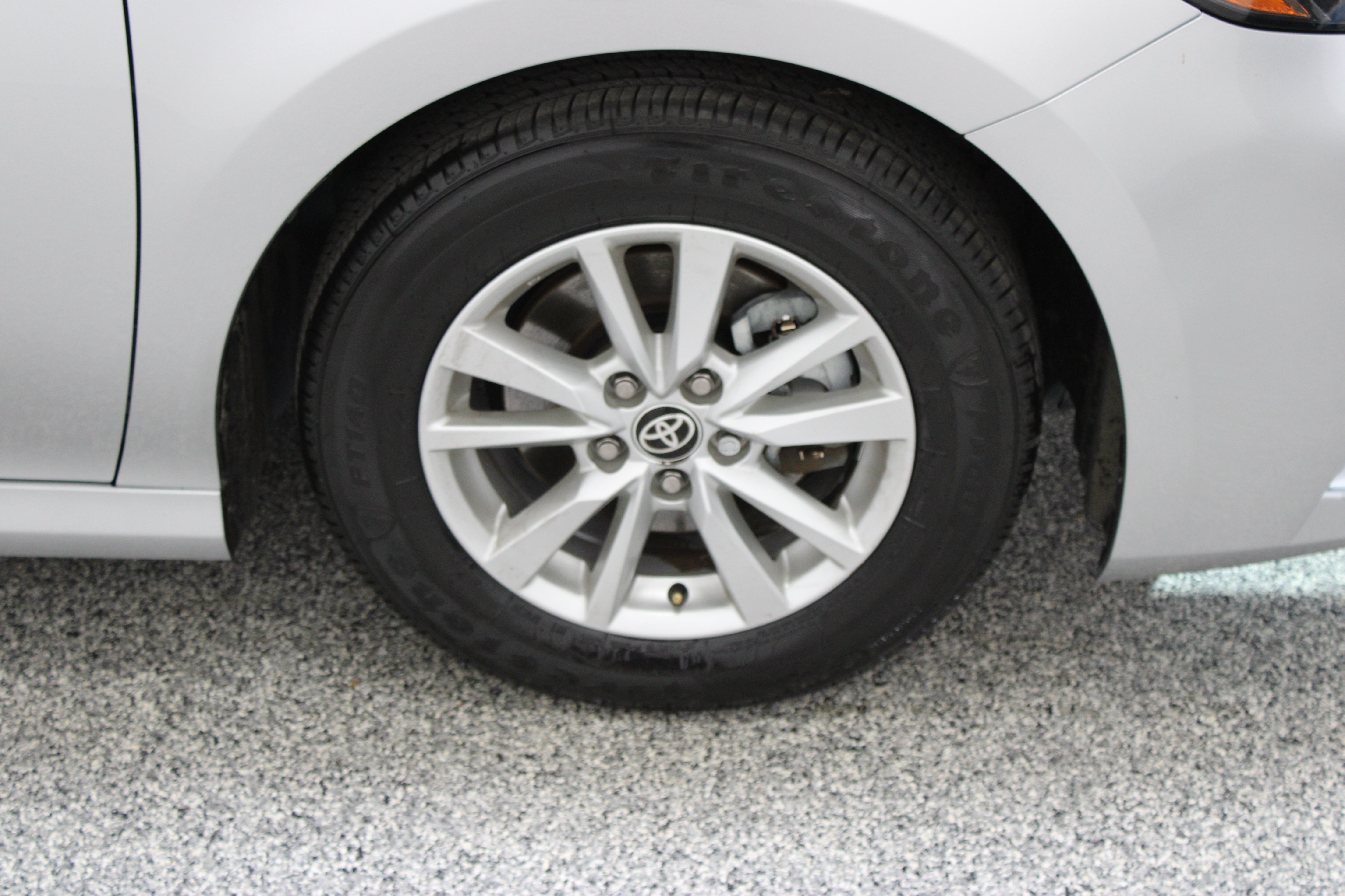 Used 2025 Silver Toyota LE 2.5L/Electric image 5