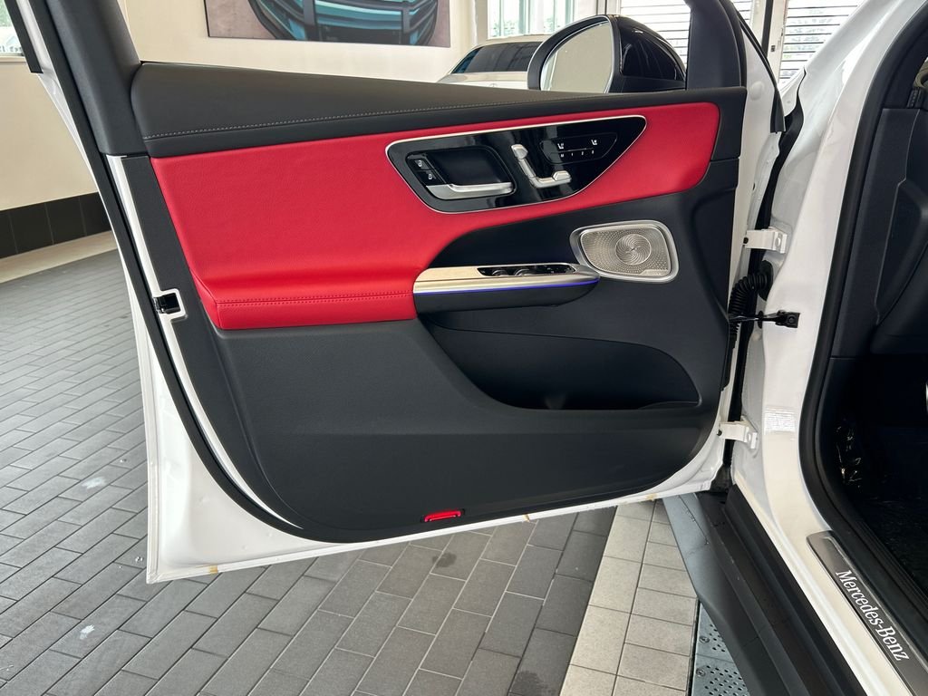 New 2027 Polar White Mercedes-Benz GLC 300 image 10