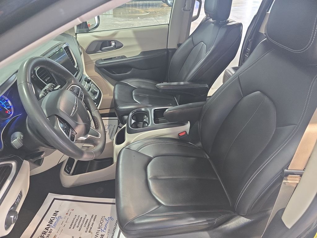 Used 2023 Black Chrysler Touring L image 13