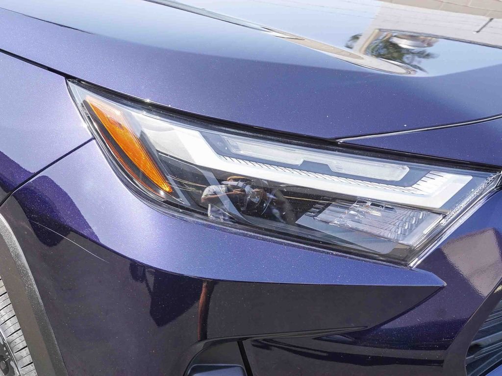 Used 2023  Toyota XLE Premium image 10