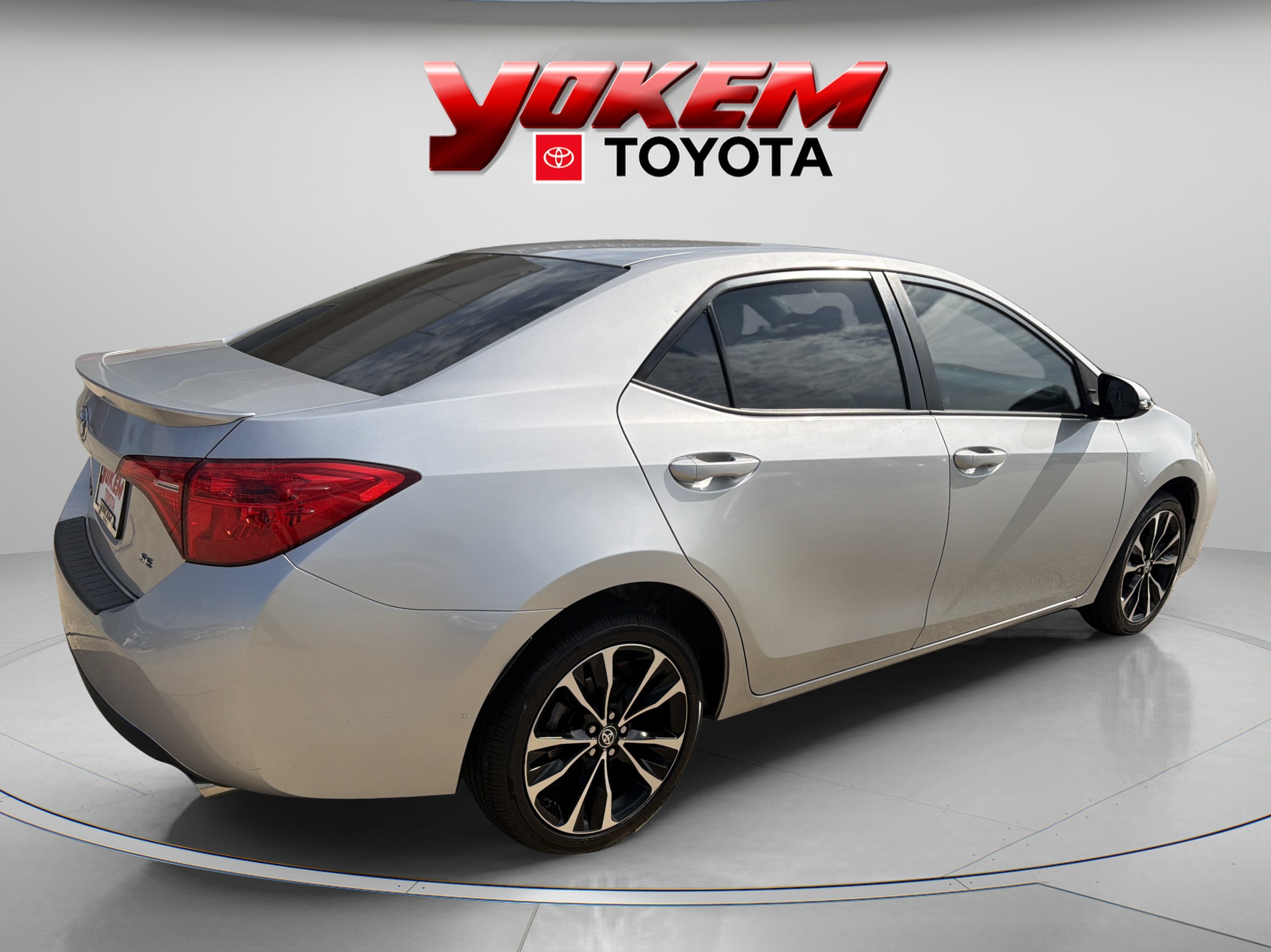Used 2017 Silver Toyota SE image 8