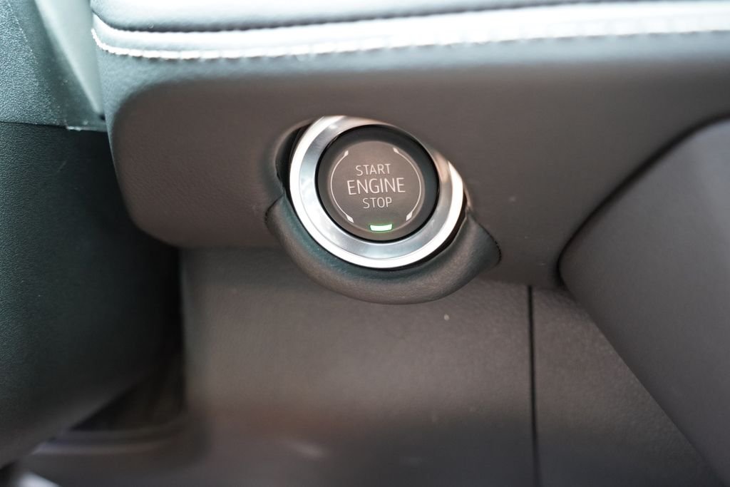 Used 2025 Summit White Chevrolet LT image 34