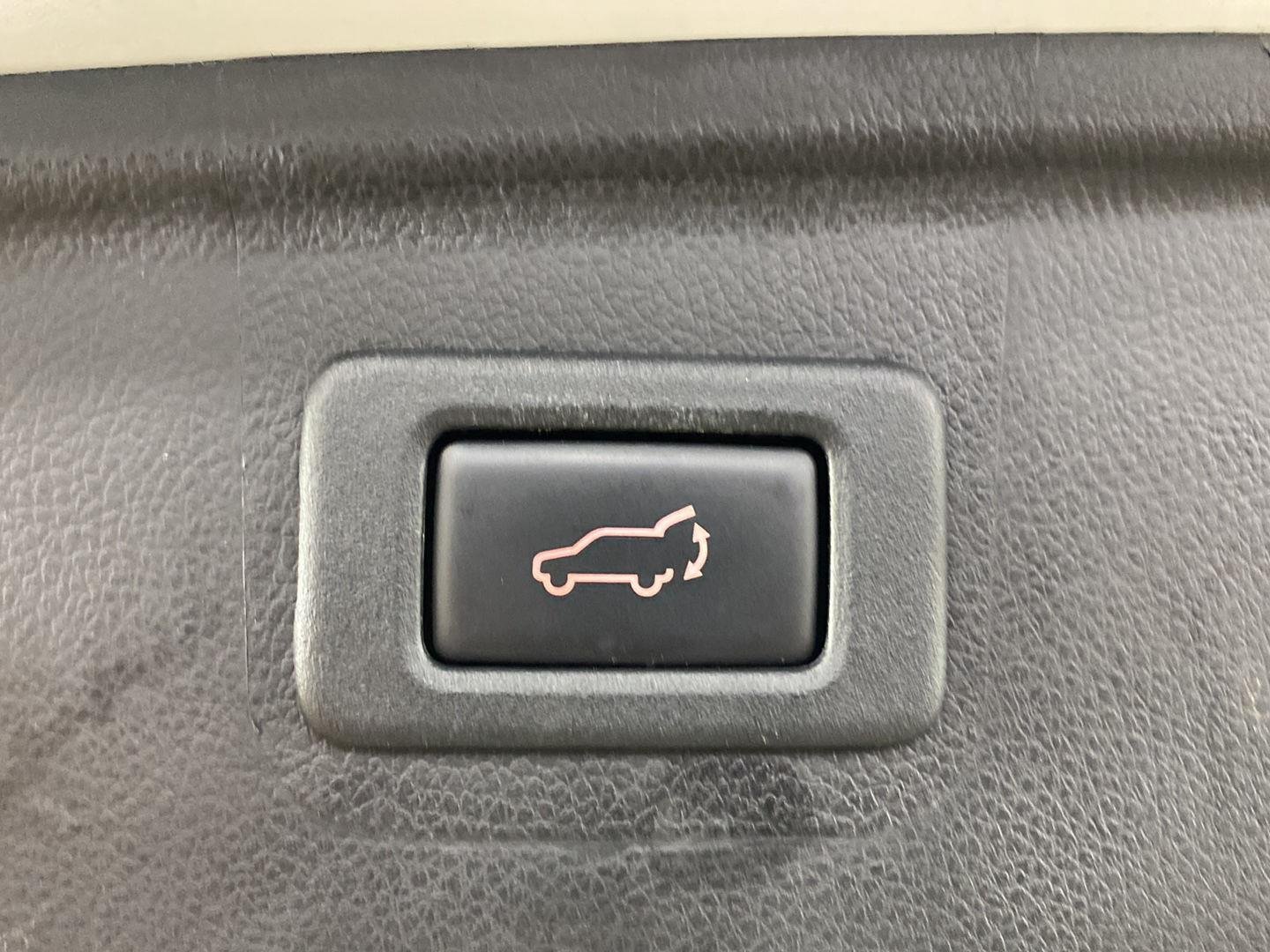 Used 2019 Crystal White Pearl Subaru Touring image 33