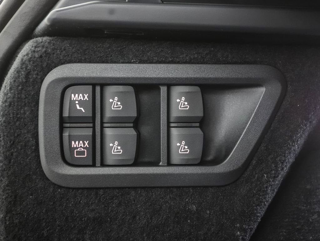 Used 2027 Blue BMW xDrive40i image 27