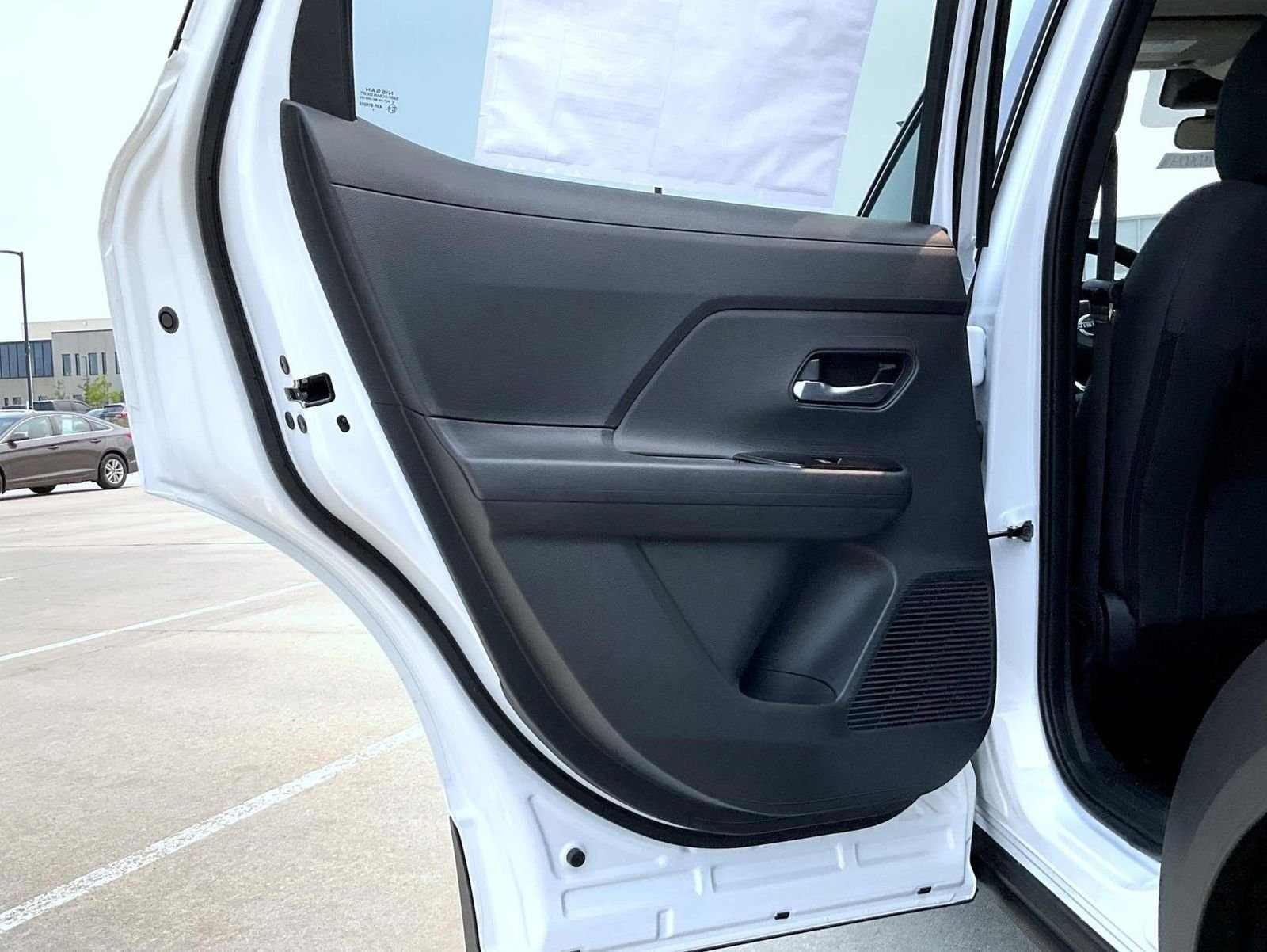 New 2026 Aspen White TriCoat / Super Black Two-tone Nissan SV image 21