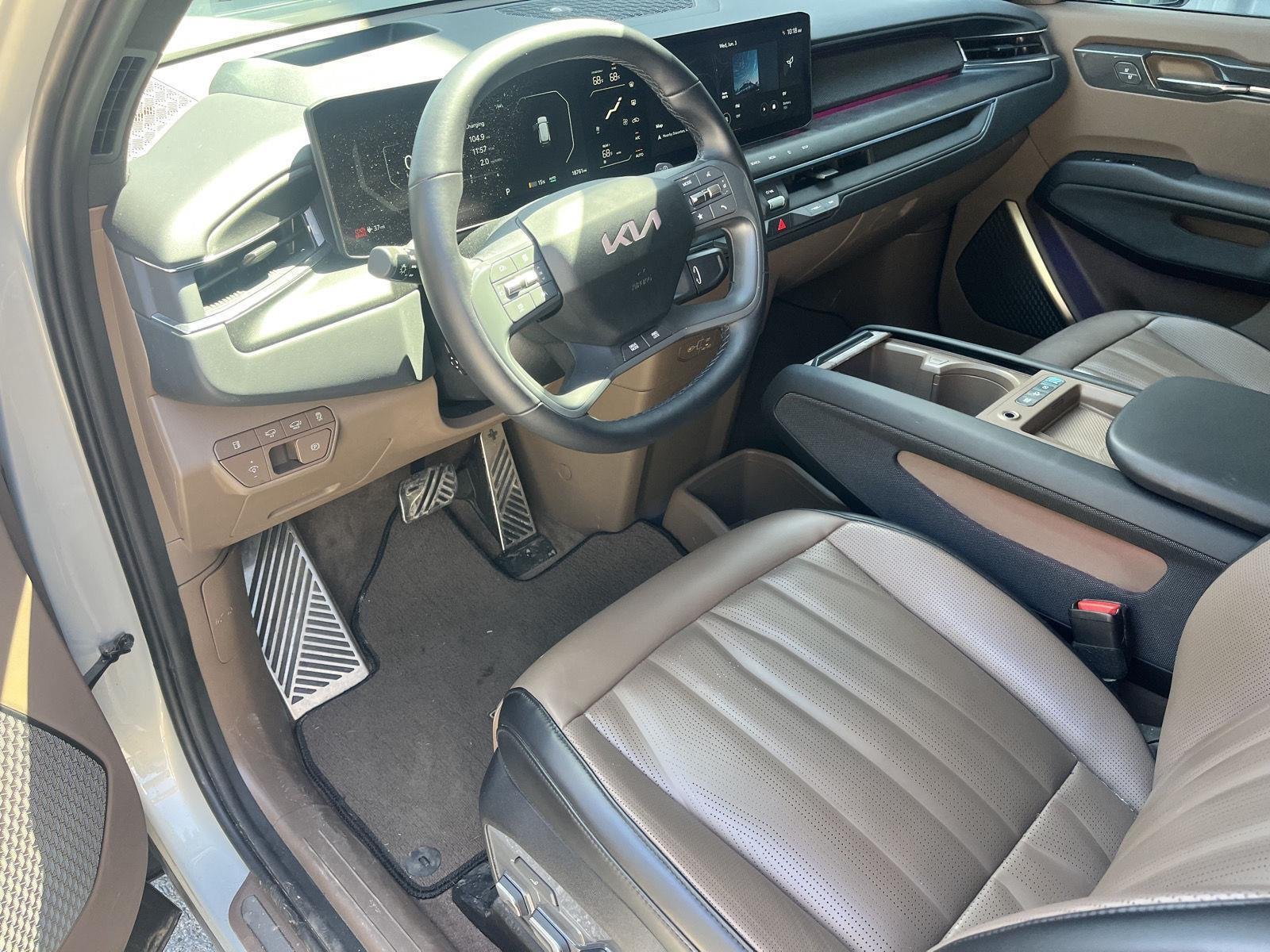 Used 2024 Ivory Silver Gloss Kia GT-Line image 11