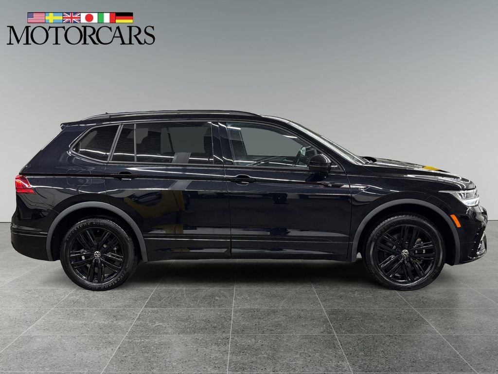 Used 2022 Deep Black Pearl Volkswagen 2.0T SE R-Line Black image 2