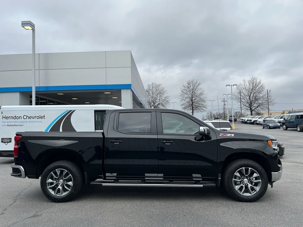 2026 Chevrolet Silverado 1500 LT - Photo 10