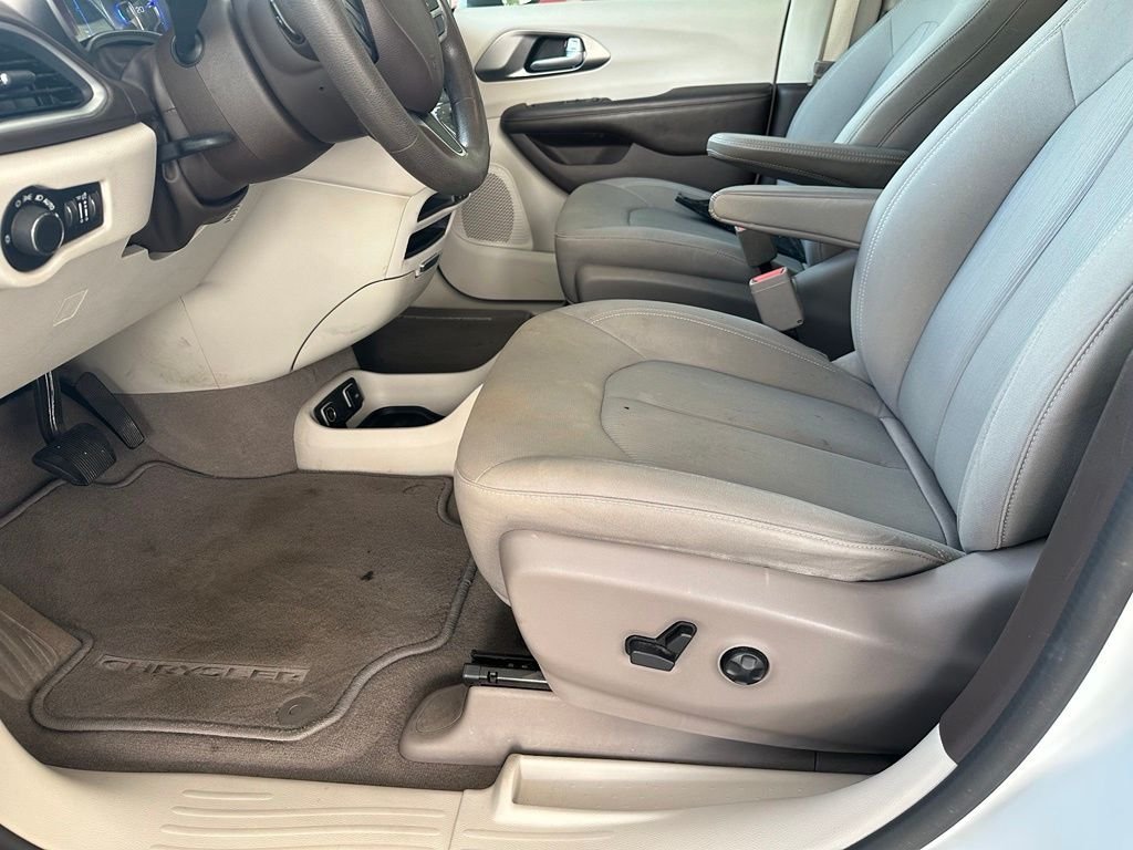 Used 2017 White Chrysler Touring image 14