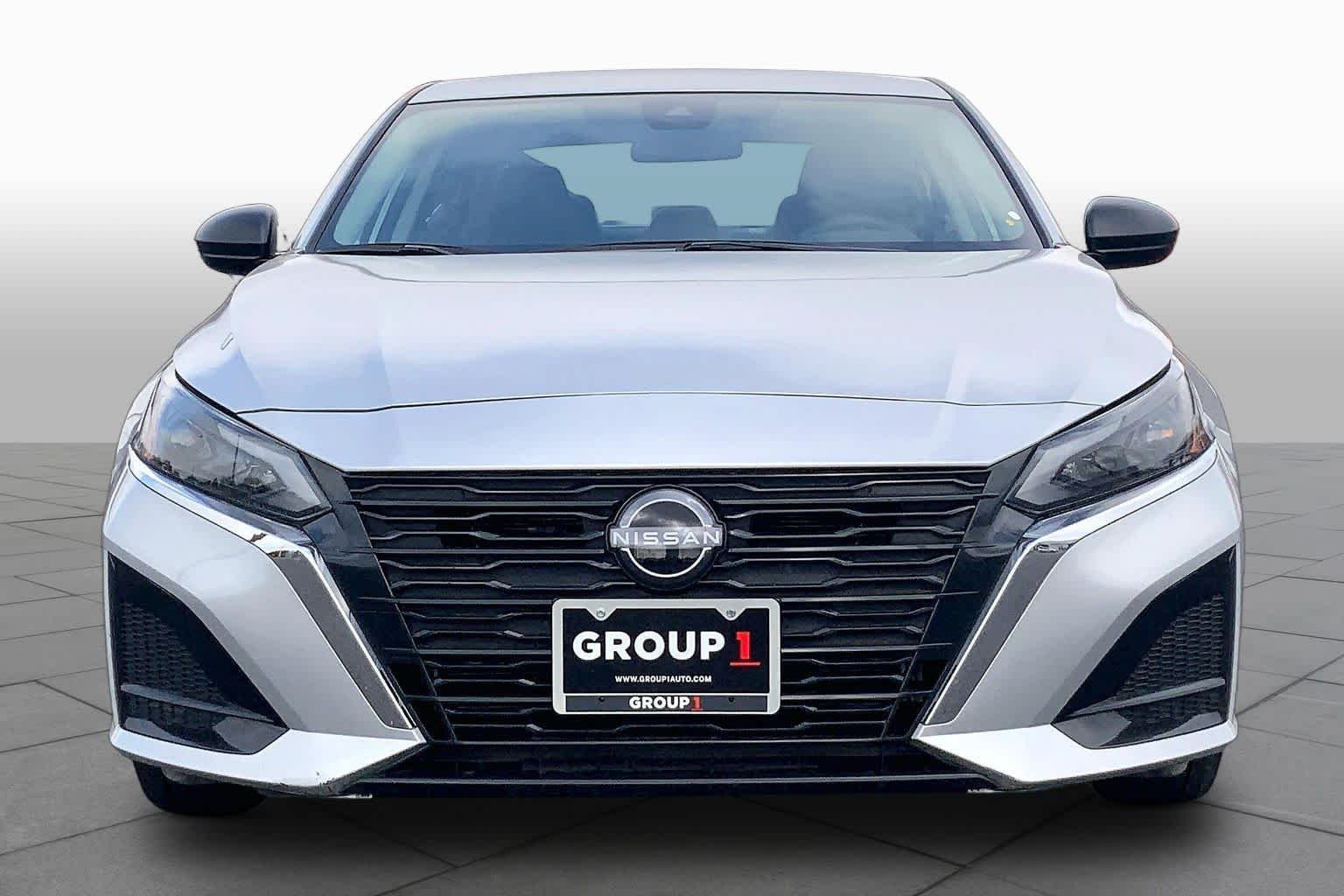 Used 2025 Brilliant Silver Metallic Nissan SV image 4