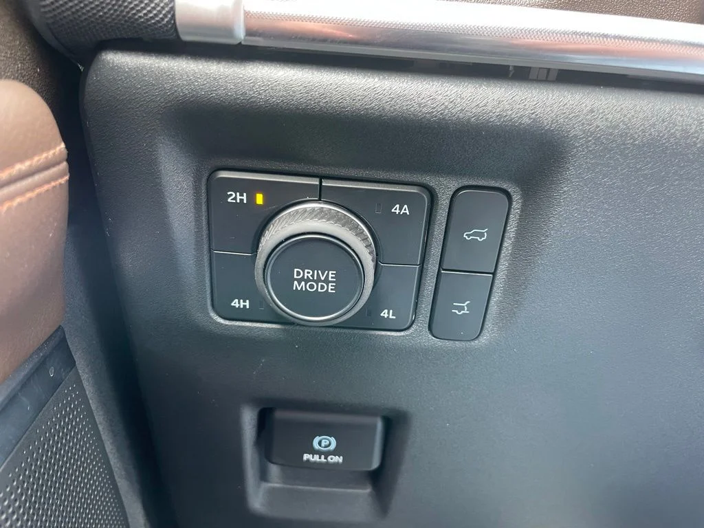 Used 2025 Black Metallic Ford King Ranch image 57