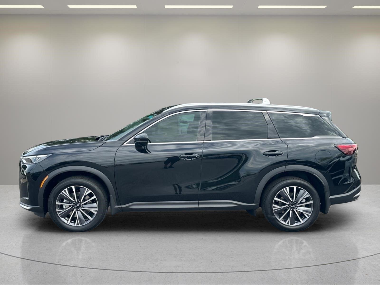 New 2027 MINERAL BLACK INFINITI Luxe FWD image 2