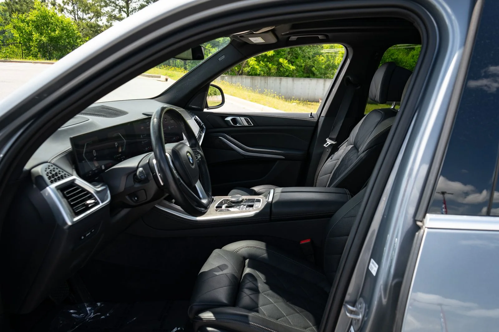 Used 2024 Gray BMW sDrive40i image 14