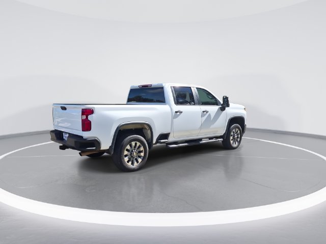 Used 2023 White Chevrolet Custom image 8