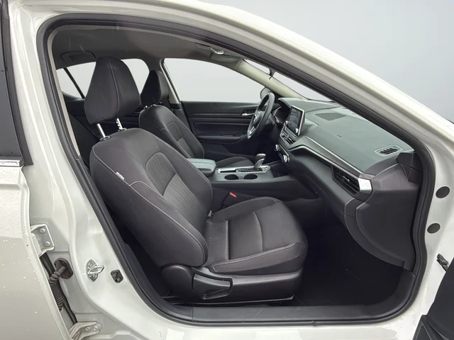 Used 2025 White Nissan 2.5 SV image 26