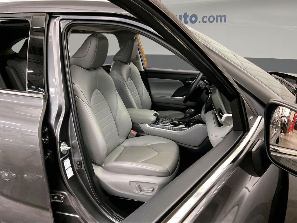 Used 2022 Gray Toyota XLE image 10