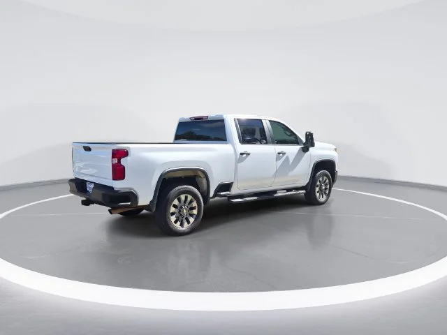 Used 2023 White Chevrolet Custom image 8