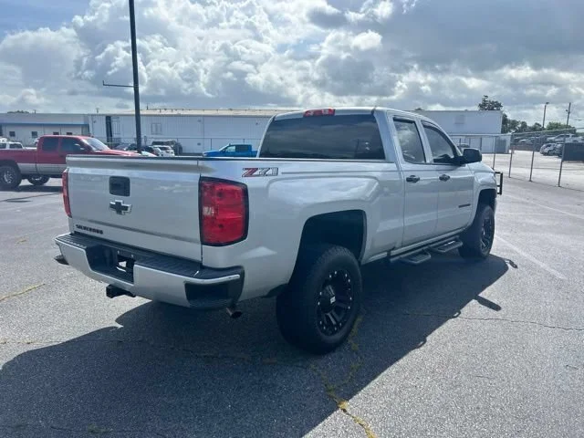 Used 2018 SILVER ICE METALLIC Chevrolet LT image 4