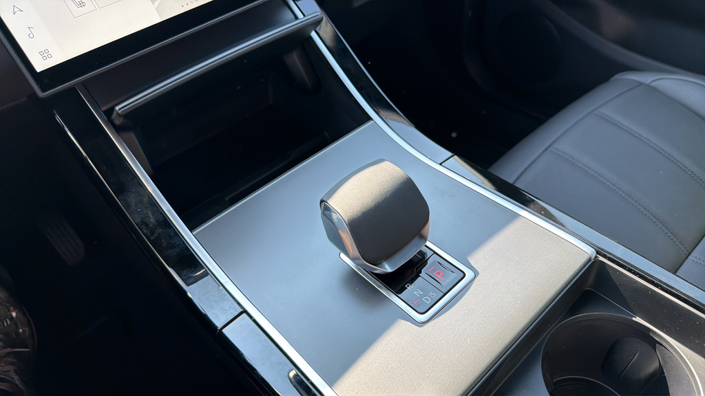 New 2026 Arroios Grey Land Rover S image 21