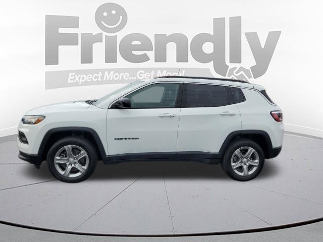 Used 2023 White Jeep Latitude image 2