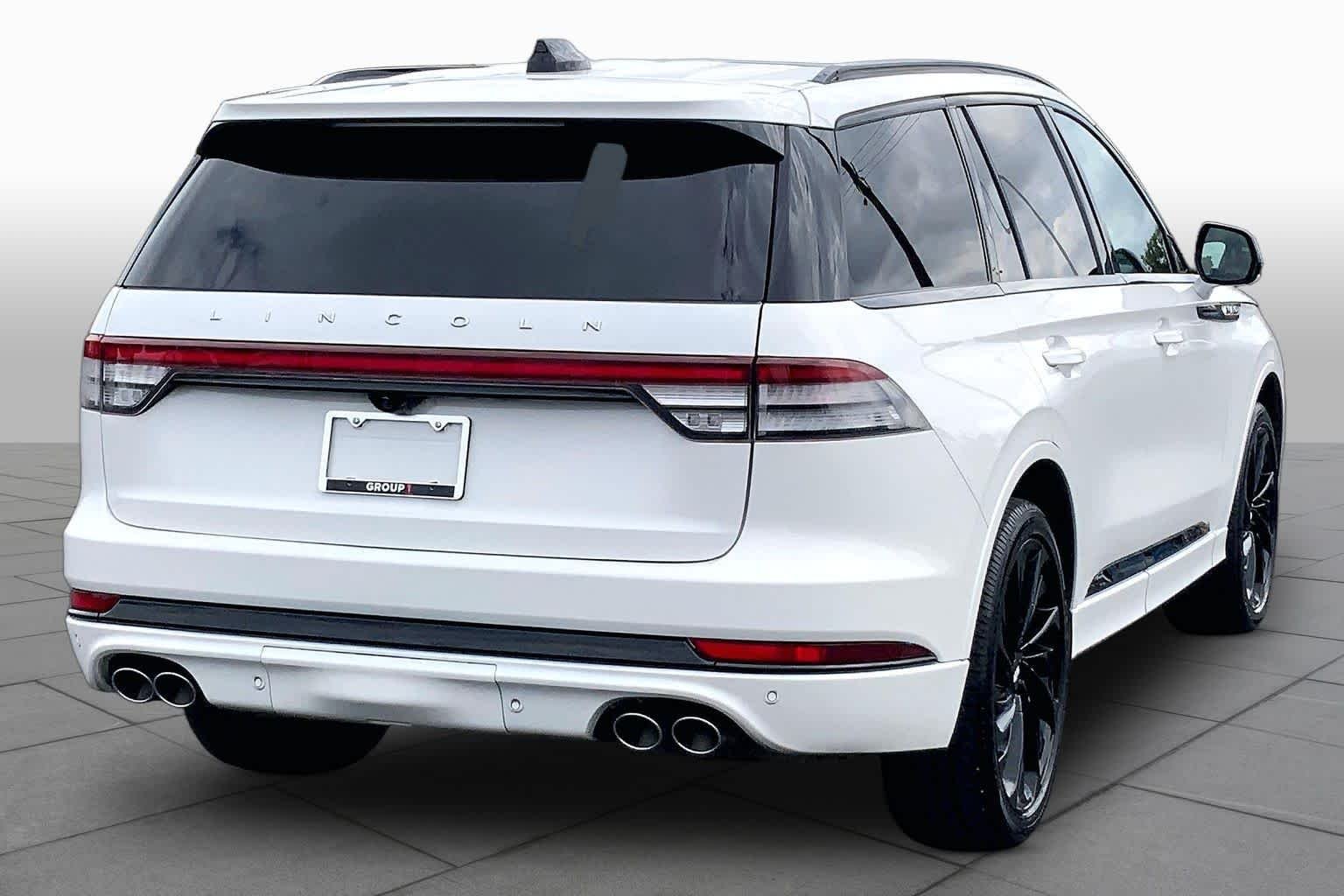 Used 2025 Pristine White Lincoln Reserve image 13