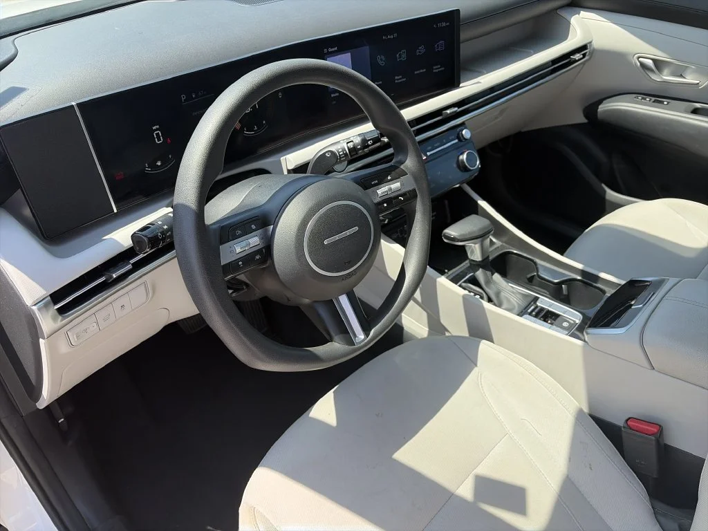 Used 2025 White Hyundai SEL image 10