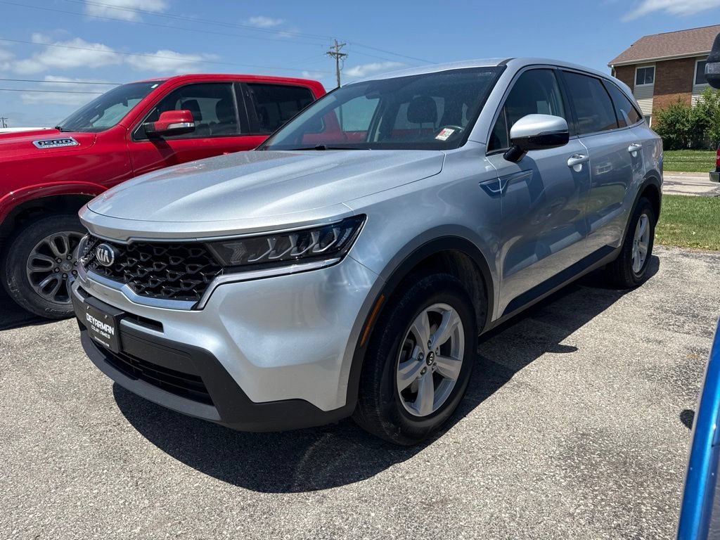 Used 2021 Sparkling Silver Kia LX image 2