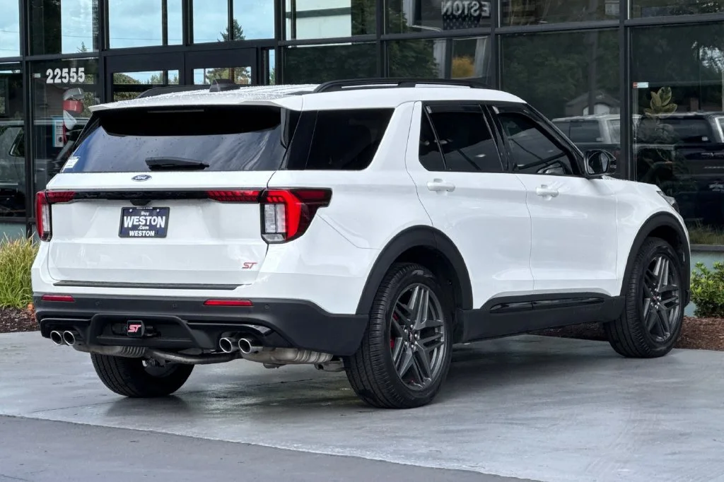 2025 Ford Explorer ST - Photo 4
