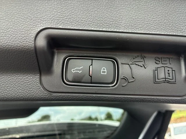New 2026 White Ford Tremor image 8