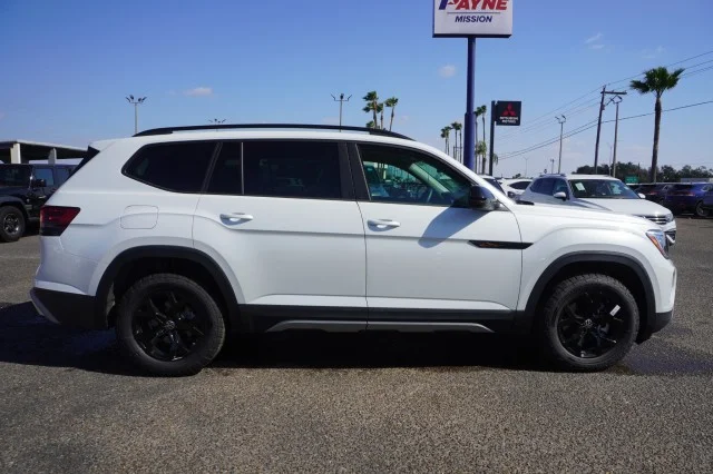 New 2026 Opal White Pearl Volkswagen 2.0T Peak Edition image 4