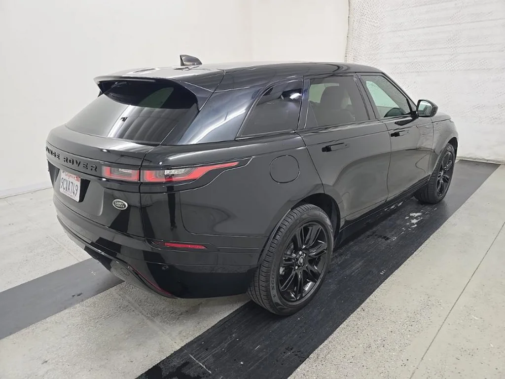 Used 2023 Black Land Rover R-Dynamic S image 2